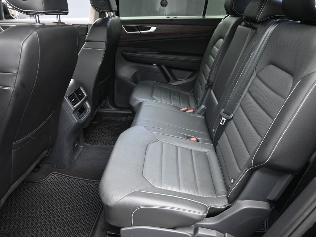 2024 Volkswagen Atlas SEL photo 10