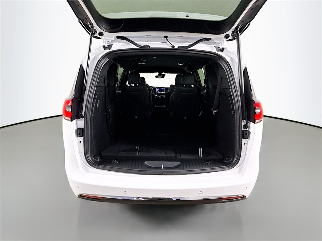 2025 Chrysler Pacifica photo 25