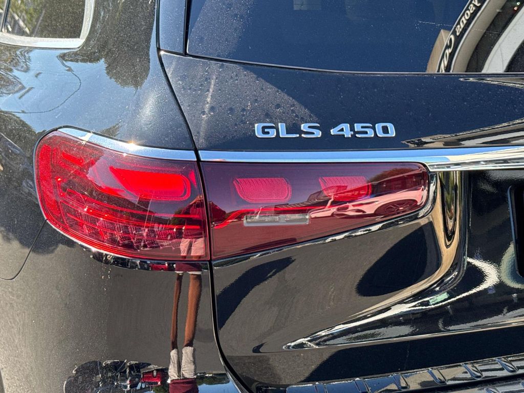 2024 Mercedes Benz GLS 450 4MATIC photo 10