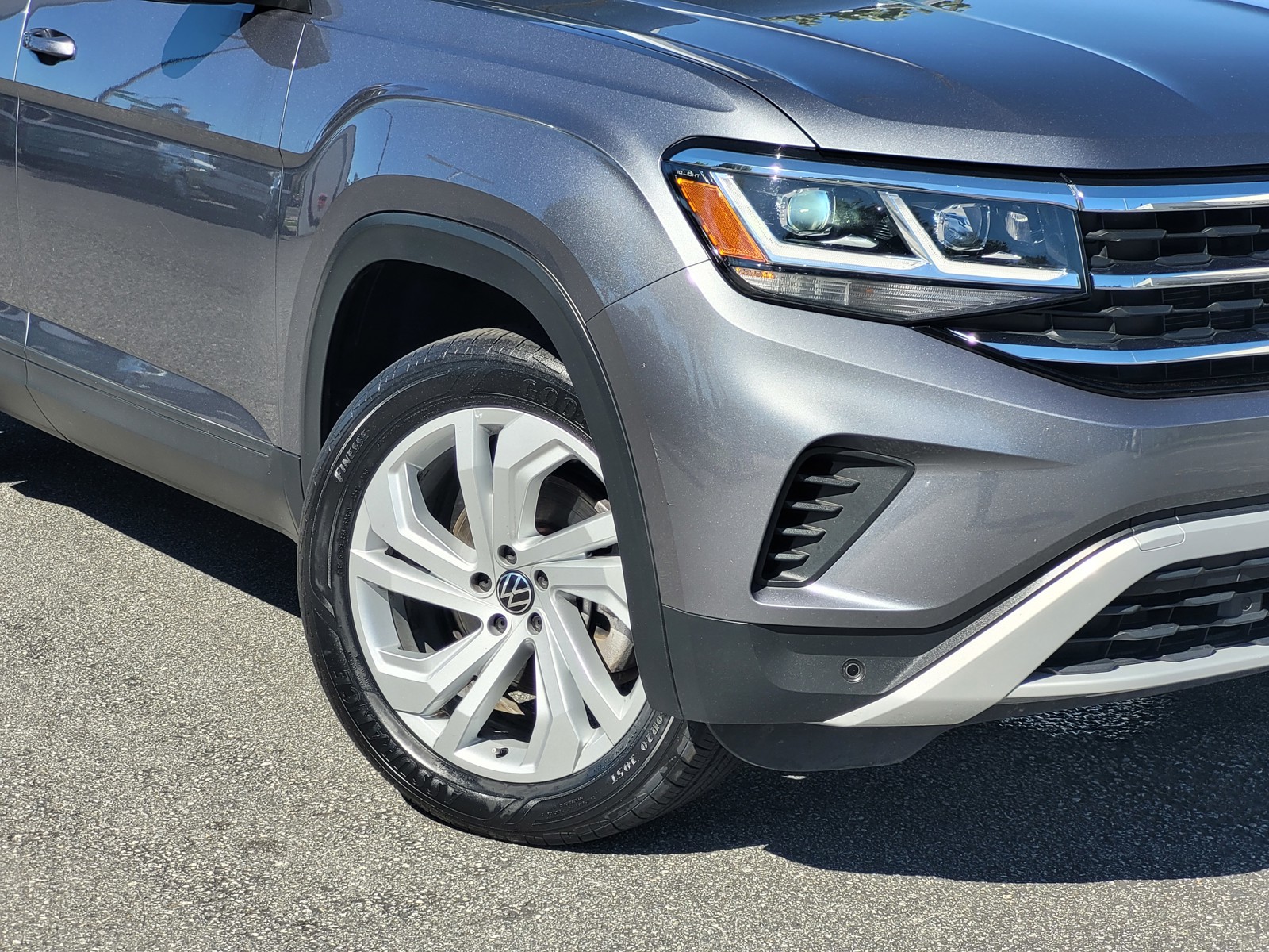 2023 Volkswagen Atlas V6 SE Technology photo 2