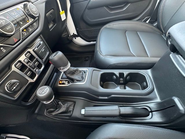 2025 Jeep Gladiator Sport photo 25