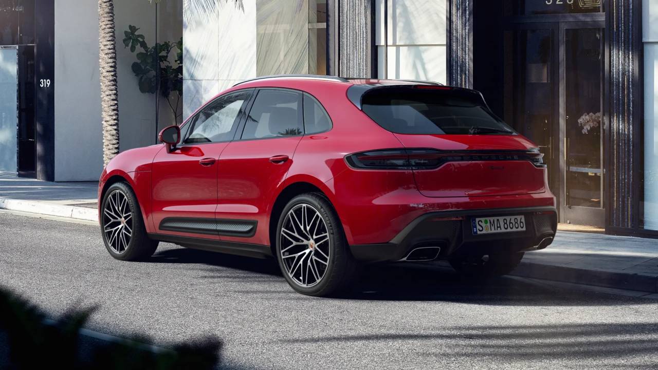 2025 Porsche Macan T photo 3