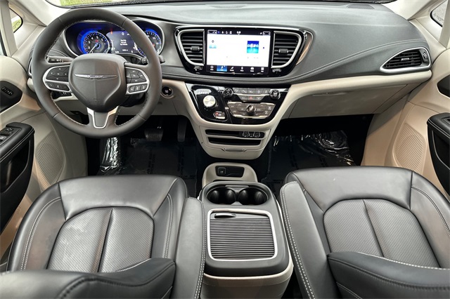 2023 Chrysler Pacifica Touring L photo 4