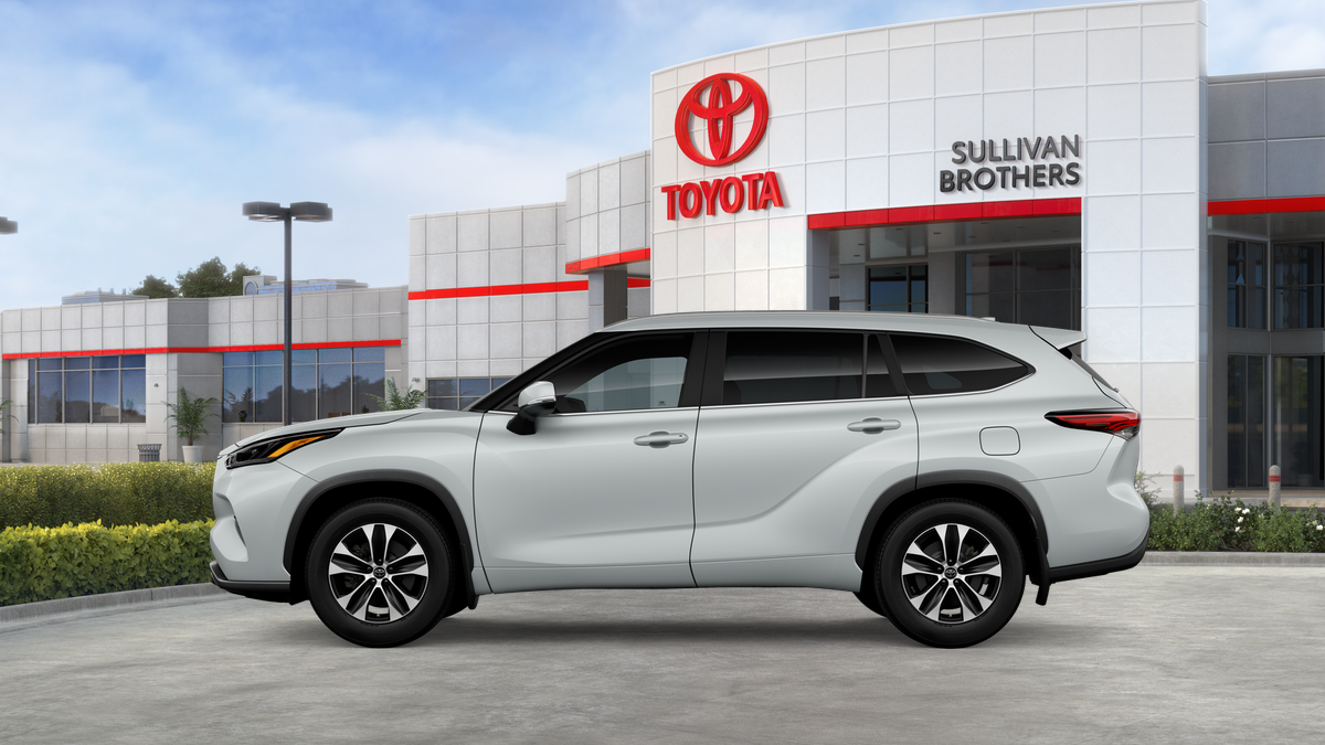 2026 Toyota Highlander XLE photo 2