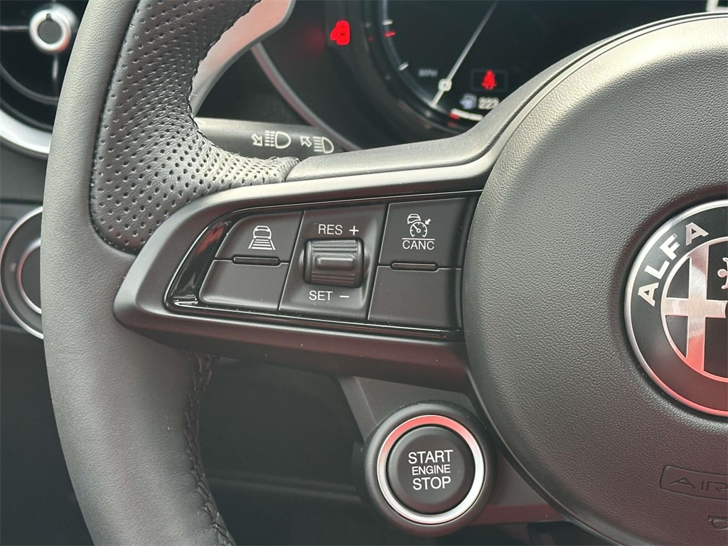 2025 Alfa Romeo Giulia photo 7