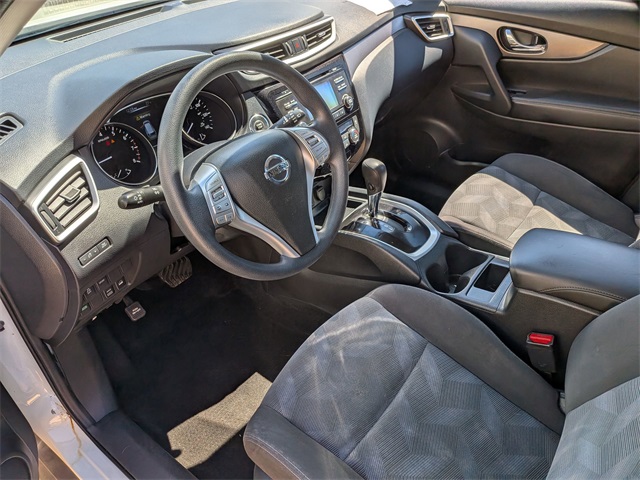 2016 Nissan Rogue SV photo 13