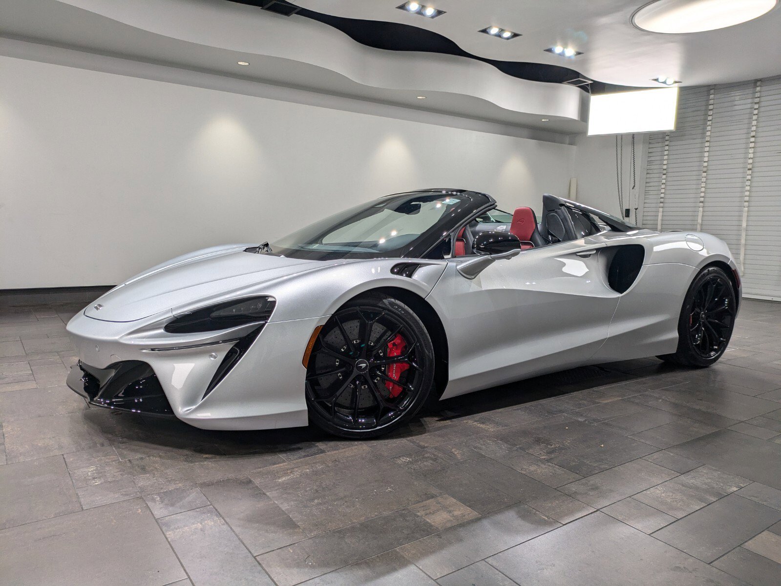 2025 McLaren Artura