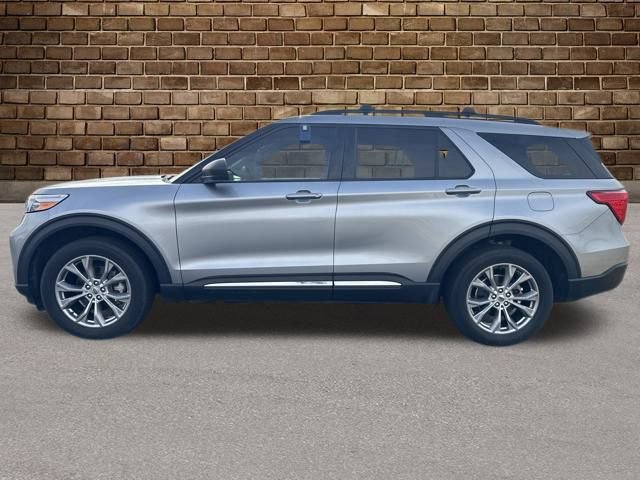 2022 Ford Explorer XLT photo 2