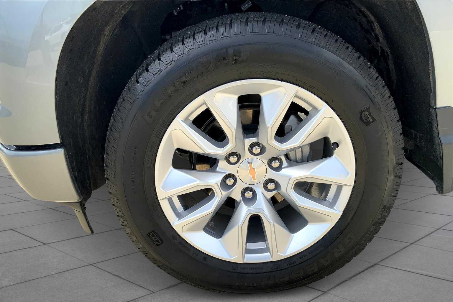 2025 Chevrolet Silverado 1500 Custom photo 20