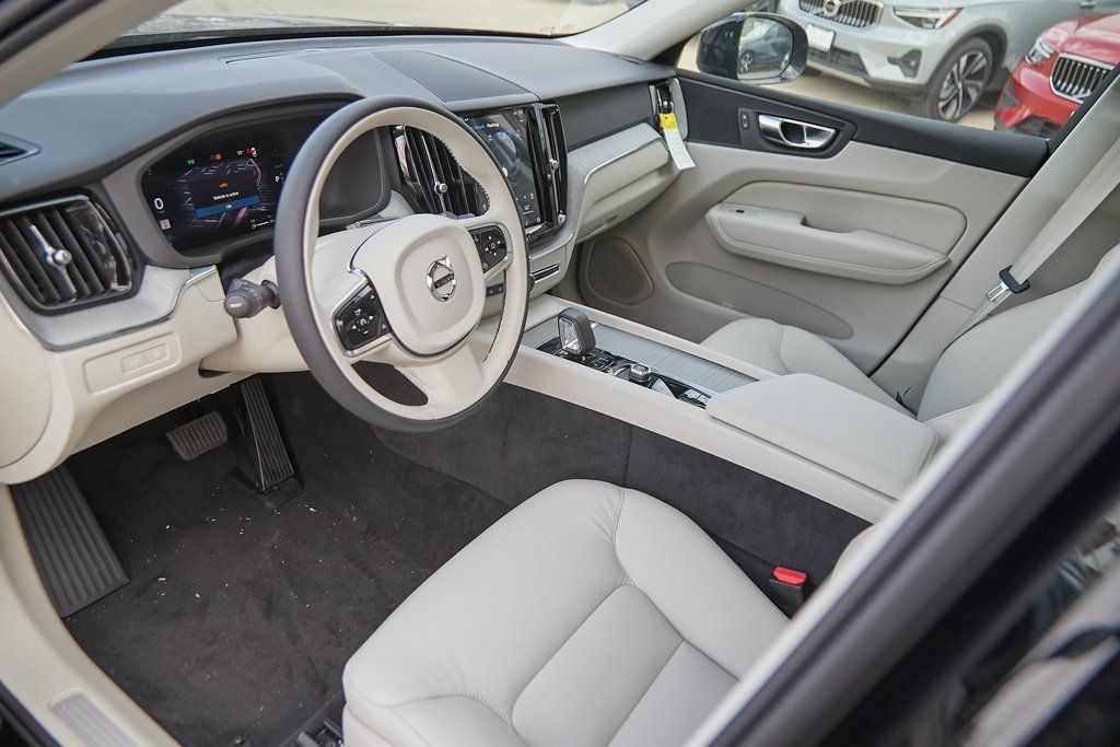 2025 VOLVO XC60 - Image 11