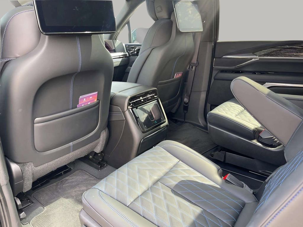 2025 Cadillac Escalade IQ Luxury photo 13