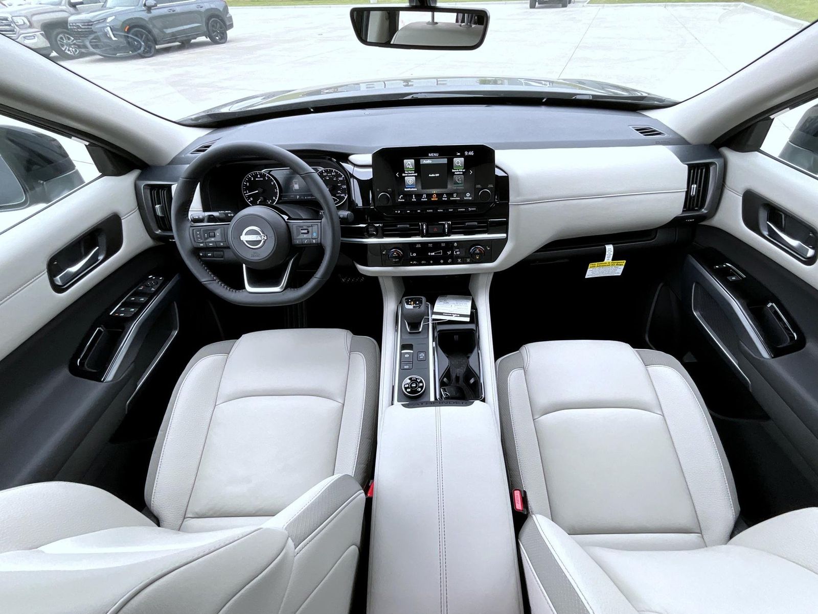 2025 Nissan Pathfinder SL photo 13