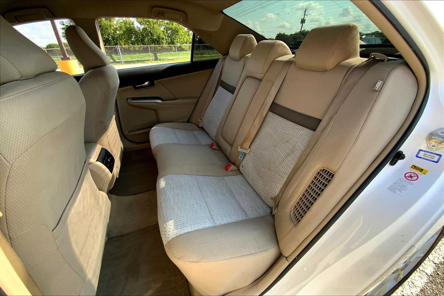 2014 Toyota Camry Hybrid XLE photo 18