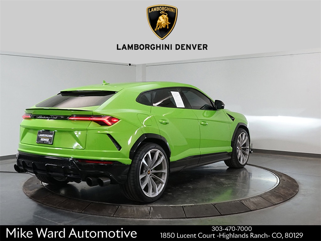 2022 Lamborghini Urus photo 2