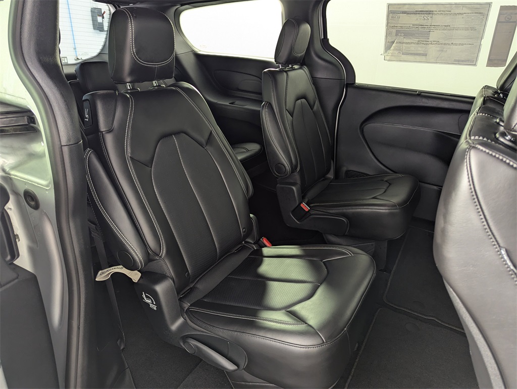 2024 Chrysler Pacifica Touring L photo 29