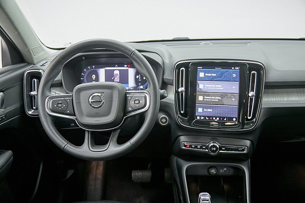 2023 VOLVO XC40 - Image 23