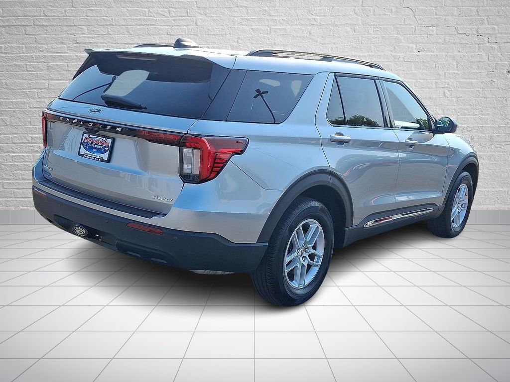 2025 Ford Explorer photo 4