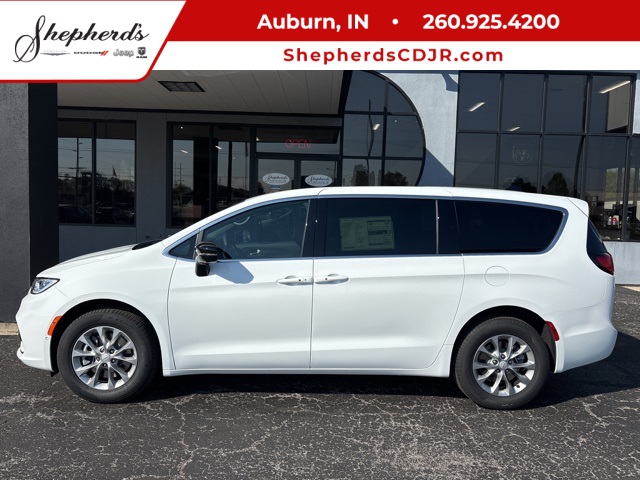 2026 Chrysler Pacifica Select's photo