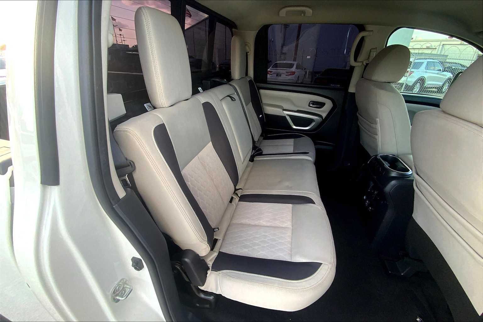 2020 Nissan Titan SV photo 14