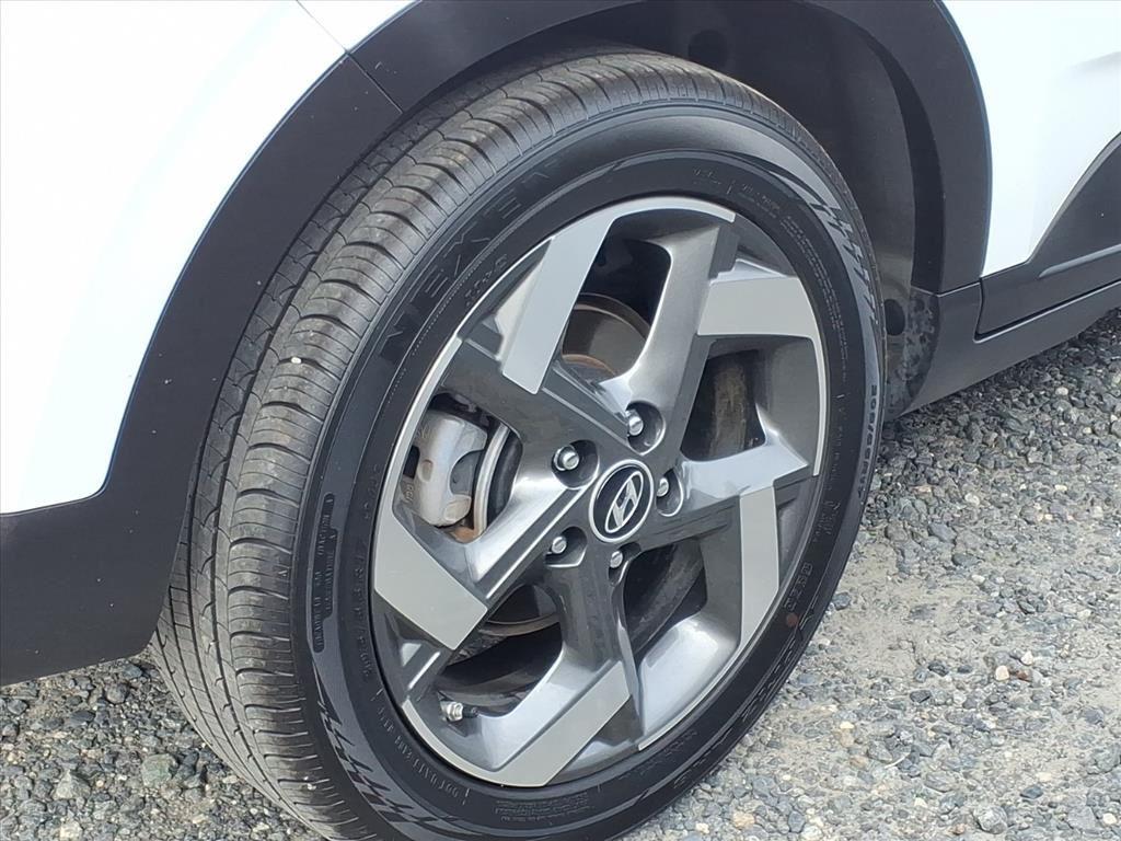 2024 Hyundai Venue SEL photo 4