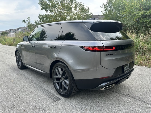 2025 Land Rover Range Rover Sport SE photo 8