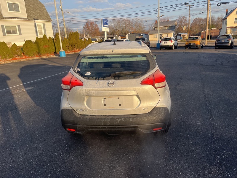 2019 Nissan Kicks SV photo 3