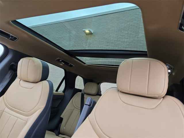 2025 Land Rover Range Rover Sport SE photo 2