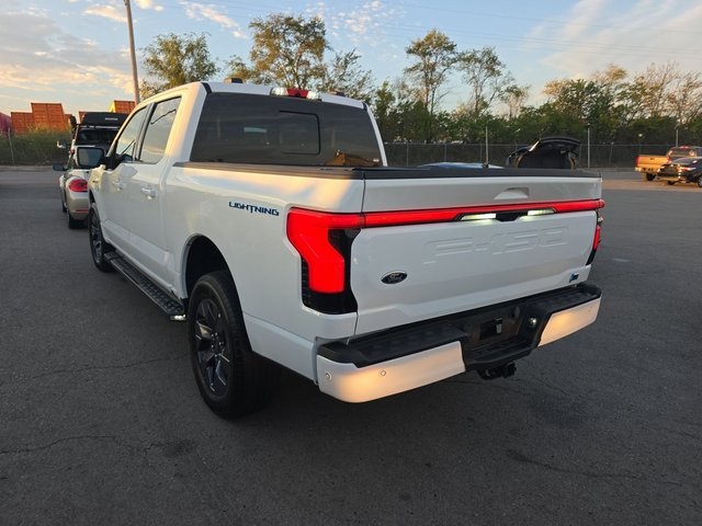 2022 Ford F-150 Lightning Lariat photo 2