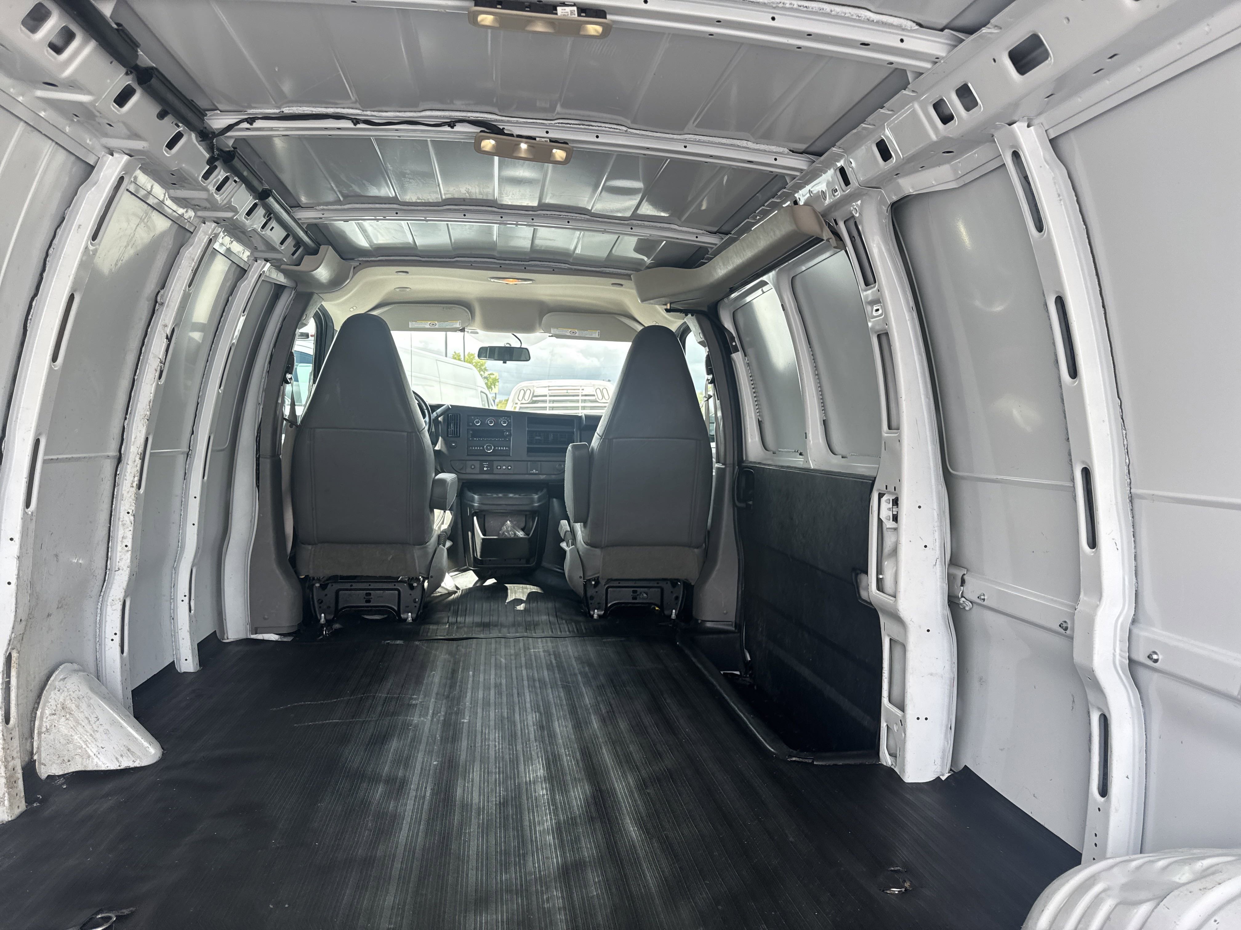 2023 Chevrolet Express 2500 Work Van Cargo photo 3