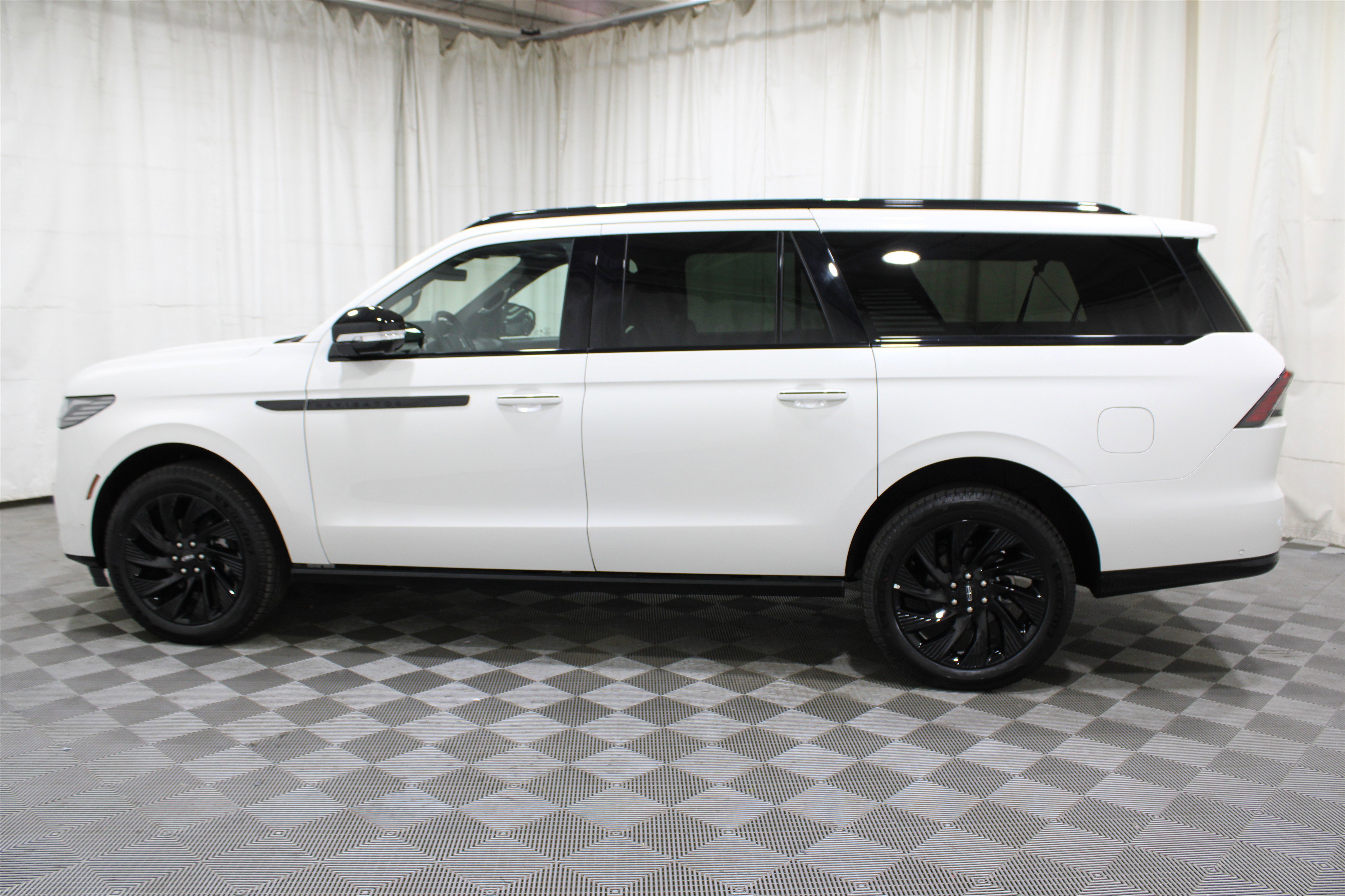 2025 Lincoln Navigator L Reserve photo 4