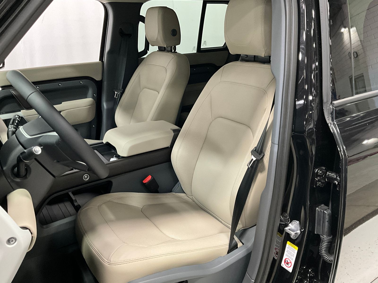 New 2024 Land Rover Defender 110 S 4D Sport Utility in Des Moines 