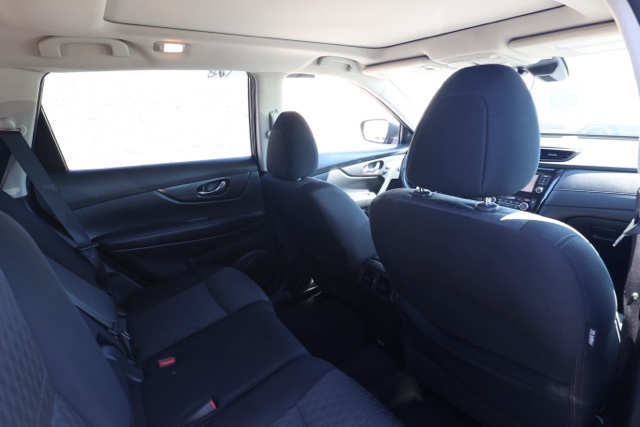 2020 Nissan Rogue SV photo 16