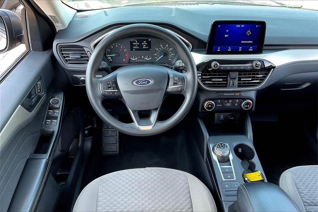 2022 Ford Escape SE photo 2