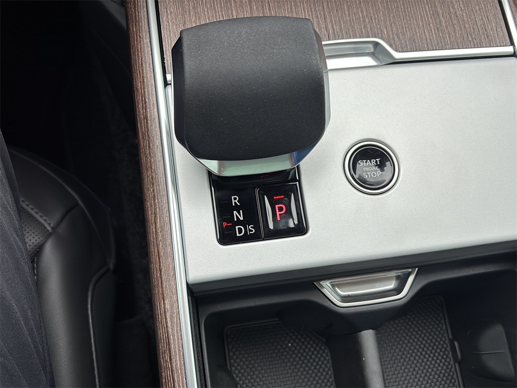 2025 Land Rover Range Rover SE photo 19