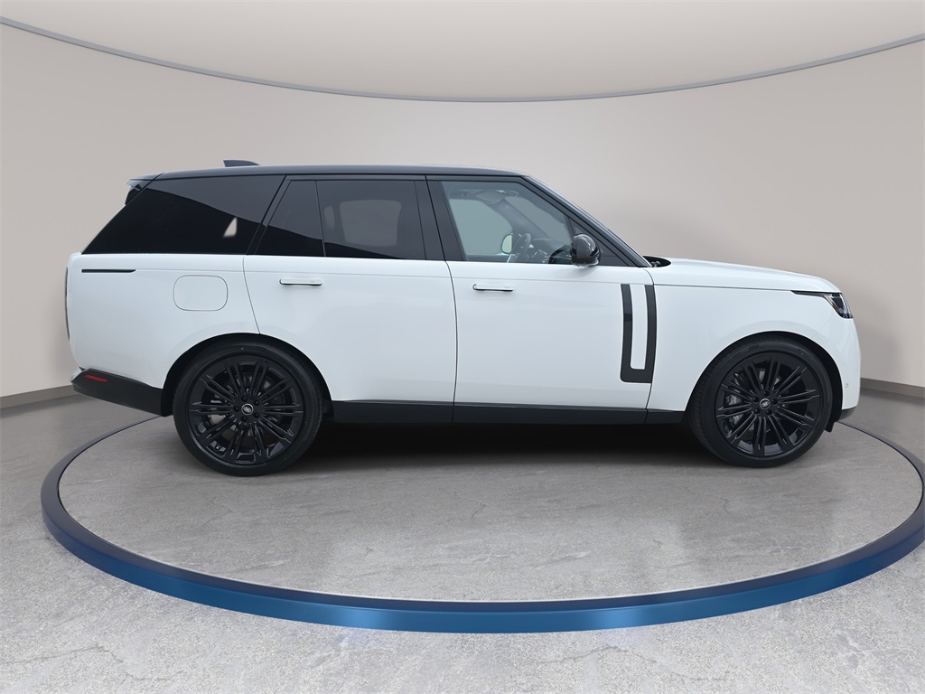 2025 Land Rover Range Rover SE photo 4