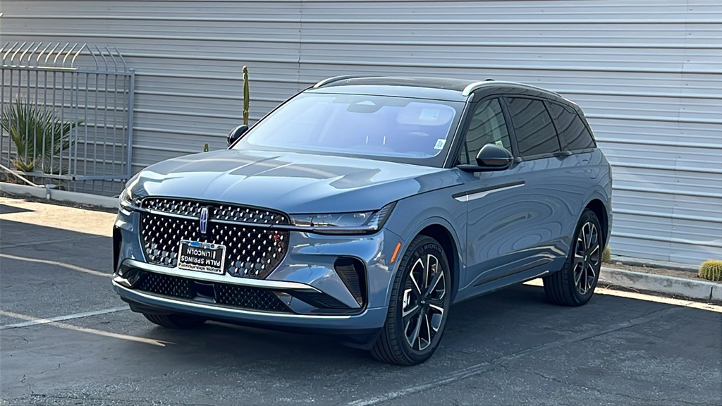 2025 Lincoln Nautilus Reserve photo 3