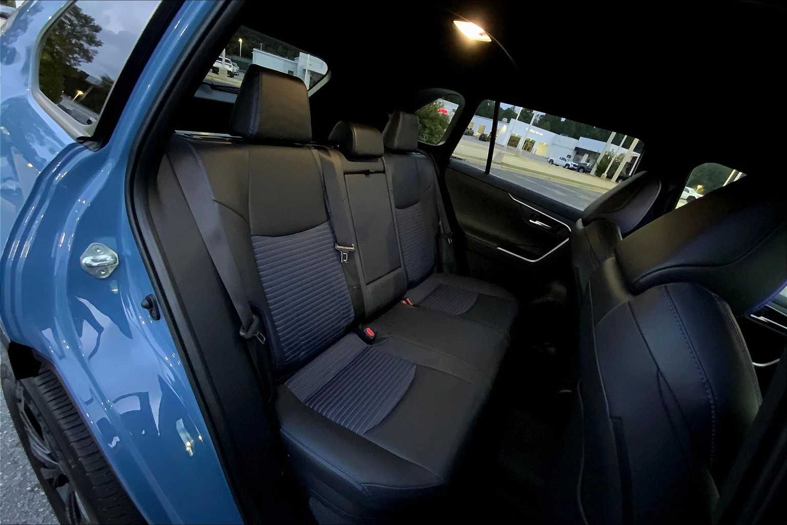 2025 Toyota RAV4 Hybrid XSE photo 19