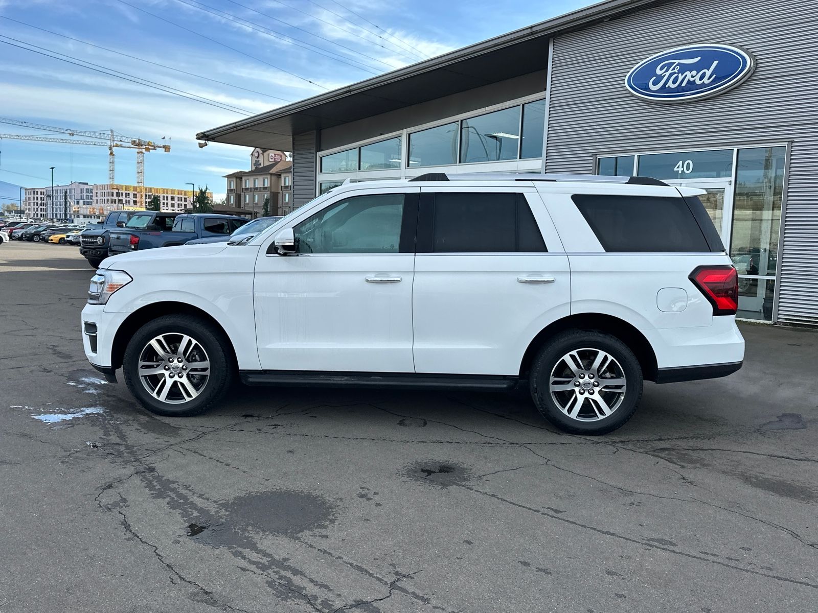 2024 Ford Expedition Limited photo 2