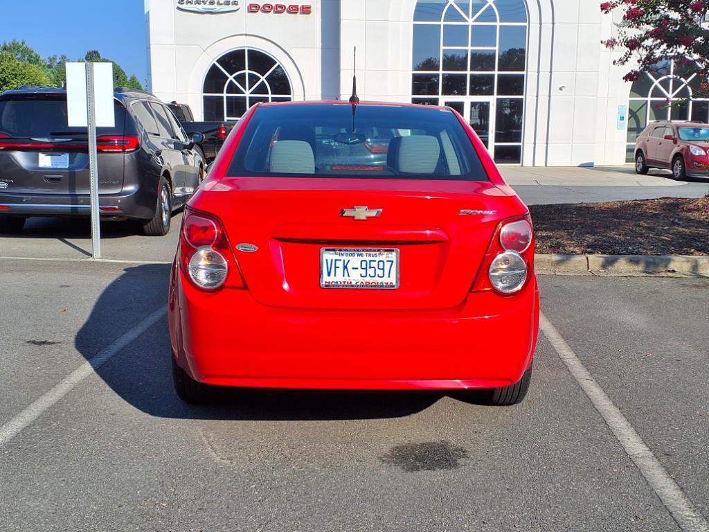 2014 Chevrolet Sonic LS photo 4