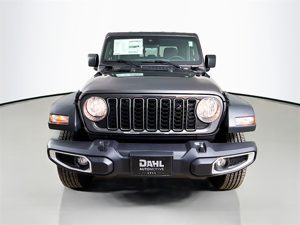 2025 Jeep Gladiator Sport S photo 2