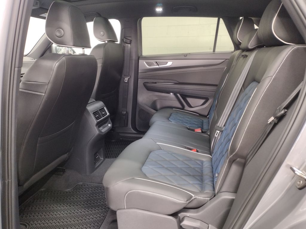 2026 Volkswagen Atlas Cross Sport SEL Premium R-Line photo 21