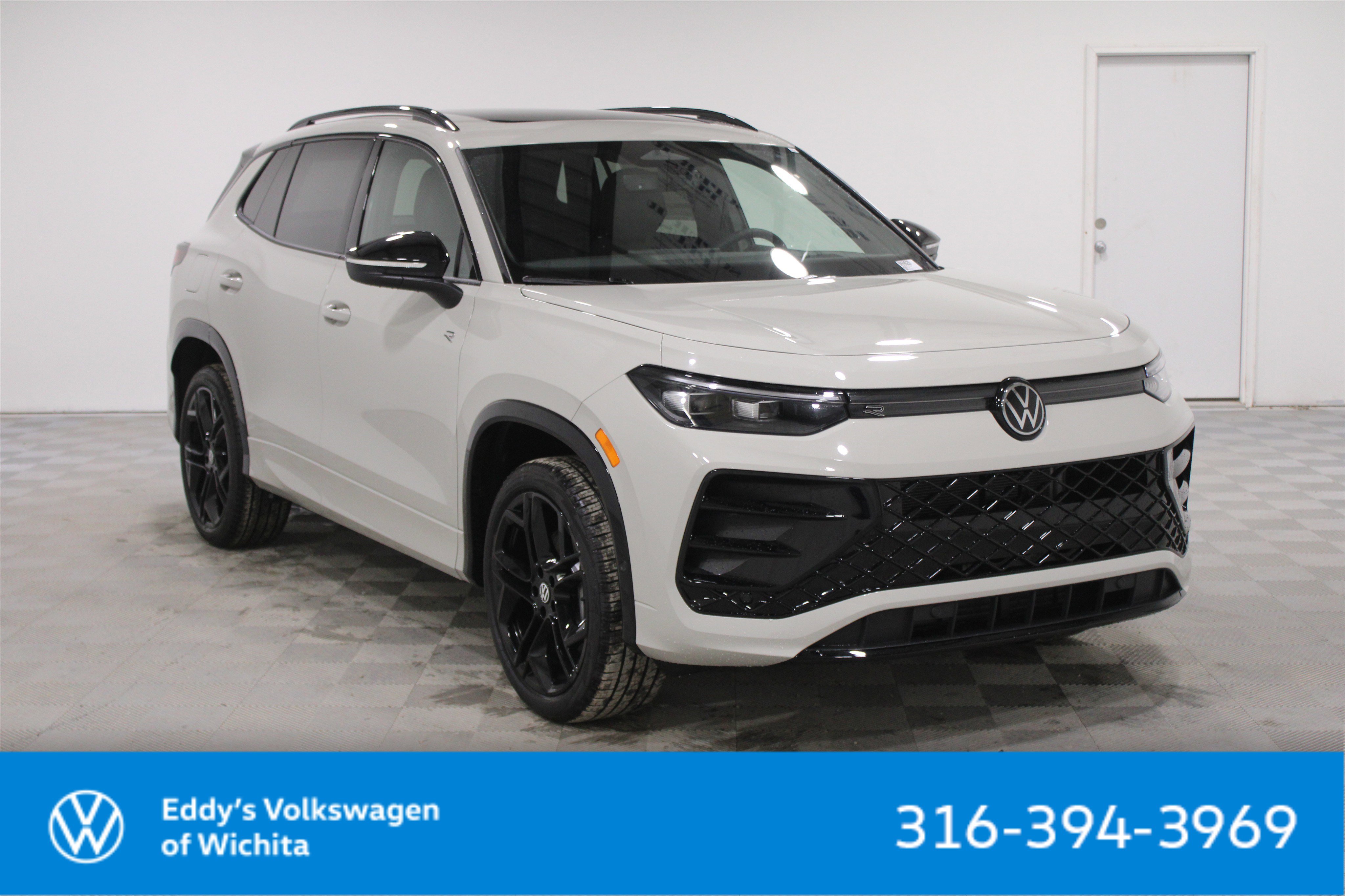 2026 Volkswagen Tiguan SE R-LINE BLACK's photo