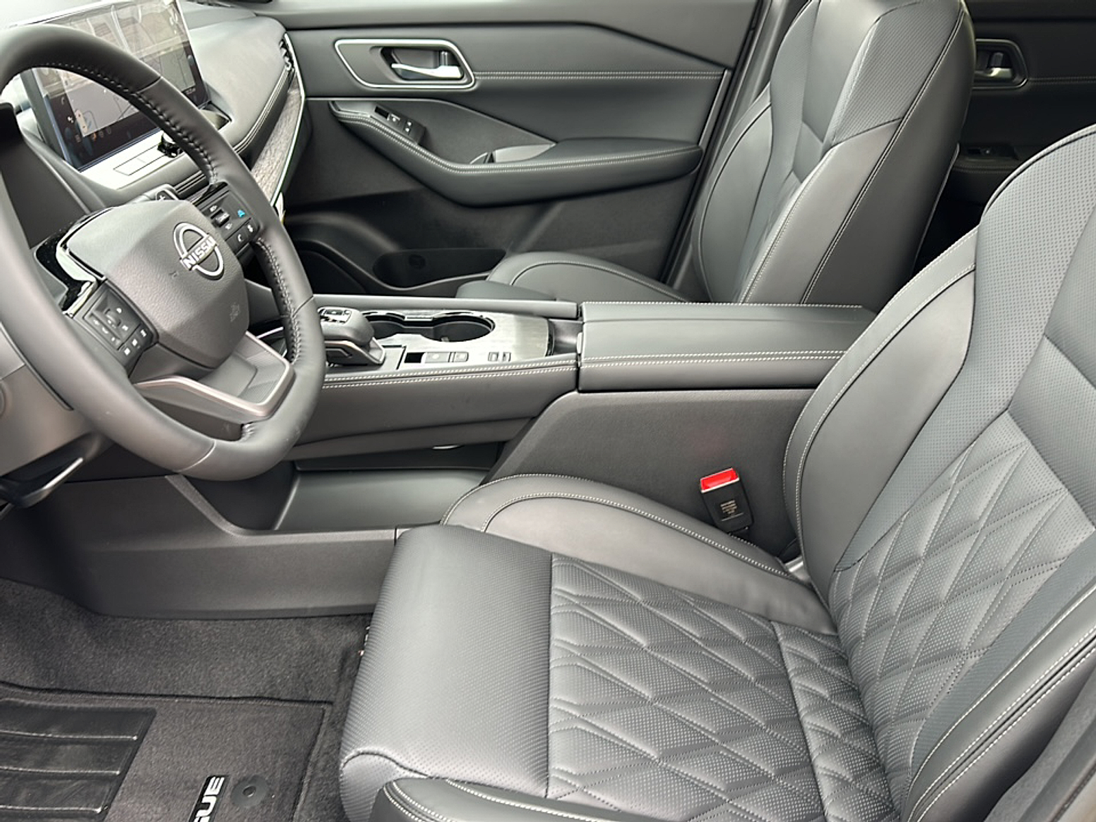 2025 Nissan Rogue Platinum photo 3