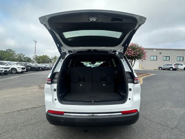 2025 Jeep Grand Cherokee Limited photo 11