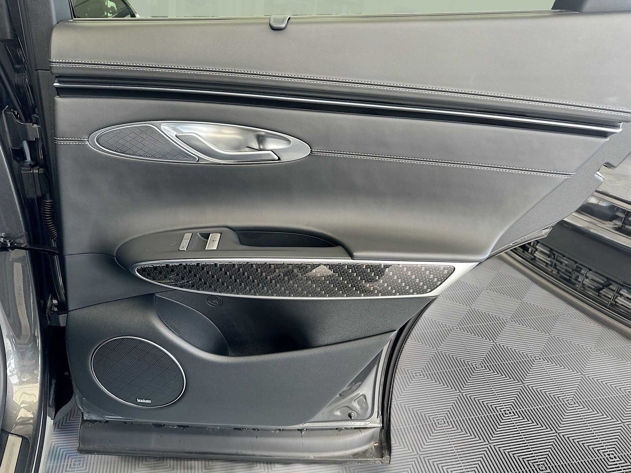 2022 Genesis GV70 3.5T Sport photo 32