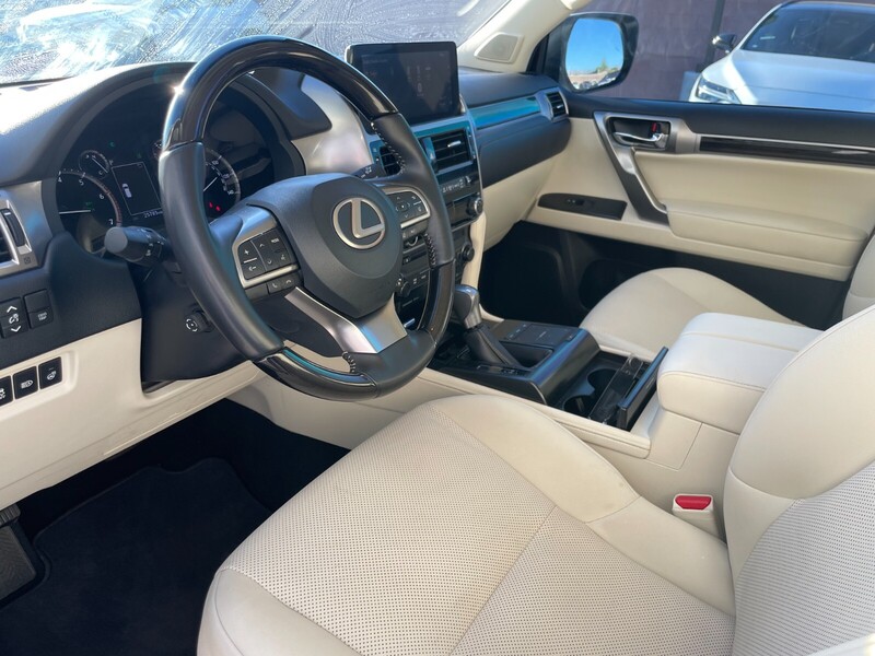 2023 Lexus GX 460 photo 3