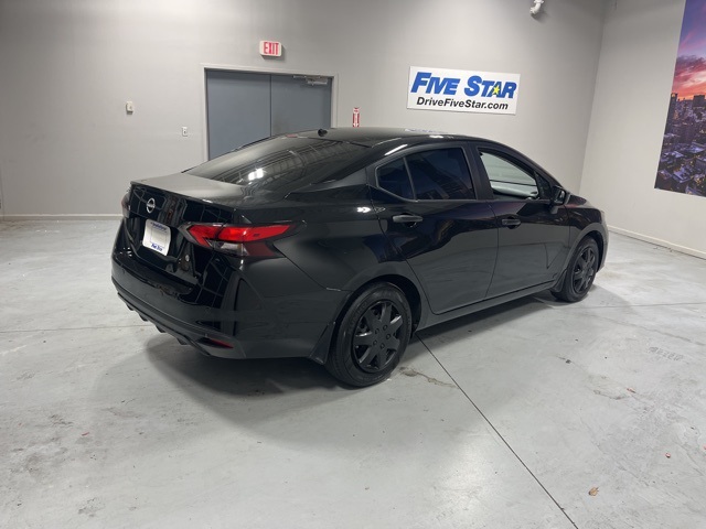 2025 Nissan Versa 1.6 S photo 4