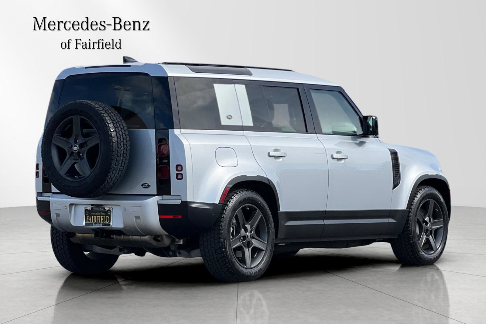 2021 Land Rover Defender 110 SE photo 2