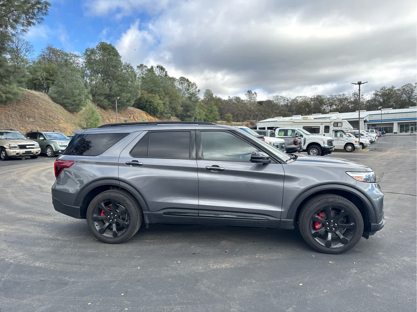 2021 Ford Explorer ST photo 2
