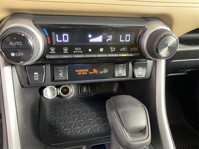 2022 Toyota RAV4 XLE photo 14